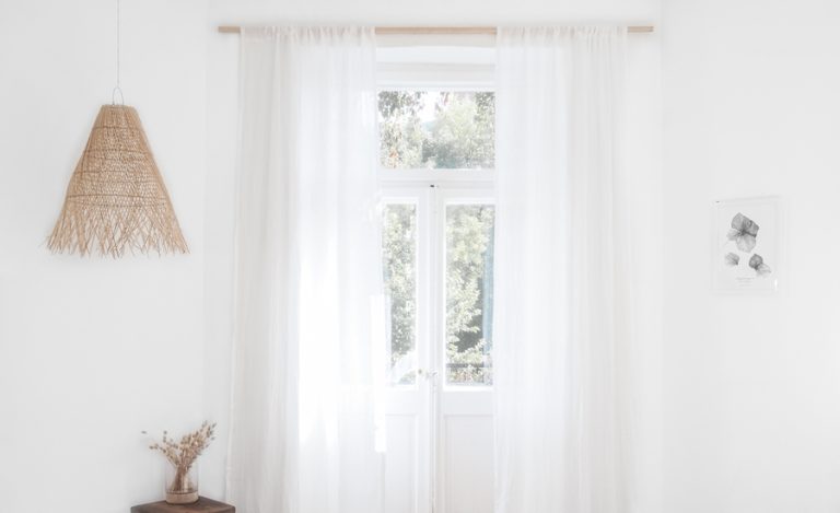The Benefits of Pure White Curtains